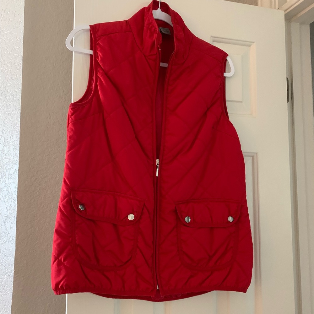Red vest with zipper